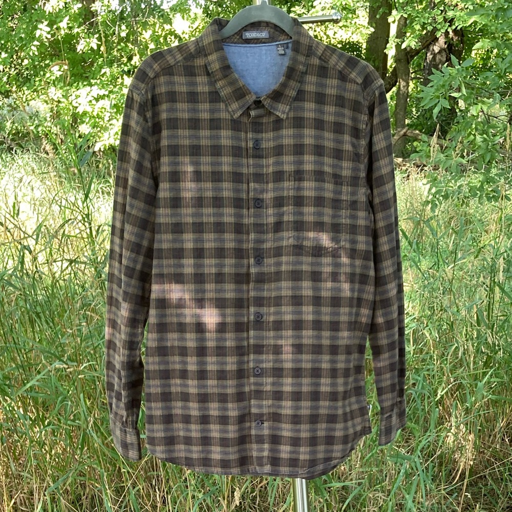 Toad & Co: Men’s long sleeve plaid button down shirt.